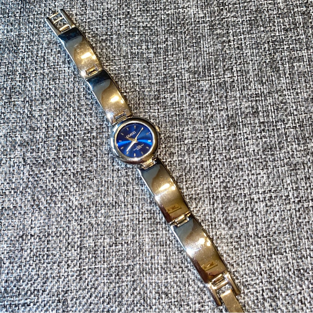 Blue Round Dial Silver Curved Metal Link Watch